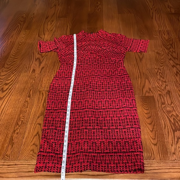 London Times chevron sheath stretch textured dress. Half sleeve mock neck sz 10 - Picture 11 of 12